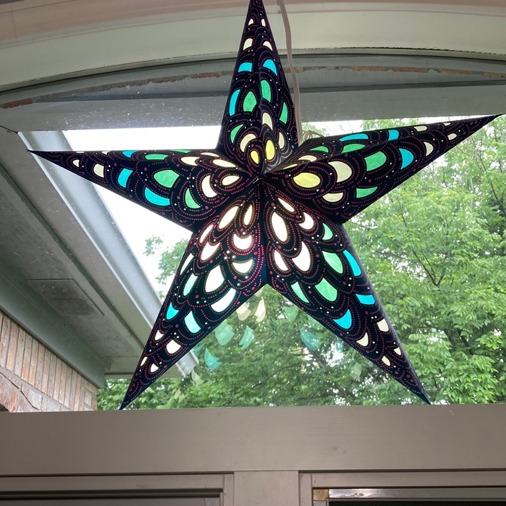 Star shaped light with 15 foot power cord